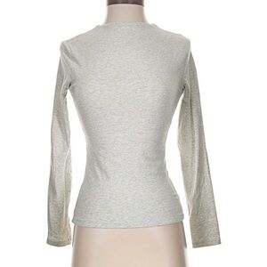 Abercrombie & Fitch Light Gray Long Sleeve Tee
